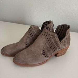 Vince Camuto booties NWT size 5.5
